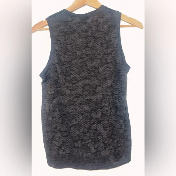 Lululemon Breeze by muscle tank NWOT Size:6 - Picture 5 of 8